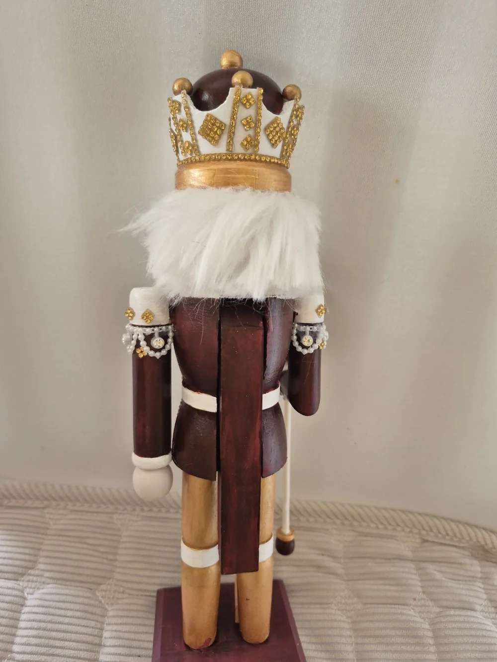 N/A elegant nutcracker